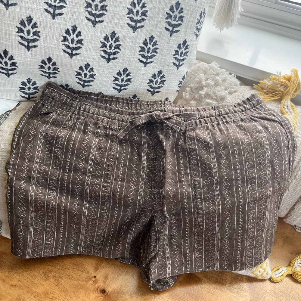 Garnet Hill Women’s Linen Shorts